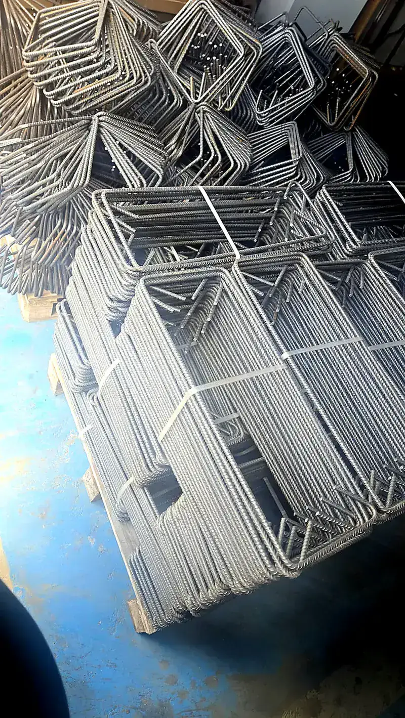 Lot de etrieri dreptunghiulari din fier beton striat